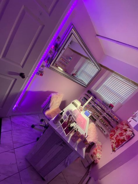 Nail Tech Suite, Small Nail Room Ideas, Nail Tech Set Up, Nail Desk Setup, Nail Tech Studio, Nail Tech Room Ideas, Nail Rooms, Nail Tech Room, Nail Room Ideas Home