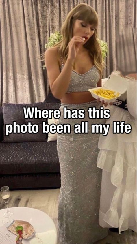 Taylor Swift Book, Taylor Swift Jokes, Taylor Swift Images, Photos Of Taylor Swift, Taylor Swift Birthday, Taylor Swift Fan Club, Taylor Swift Cute, Taylor Swift Facts, Estilo Taylor Swift