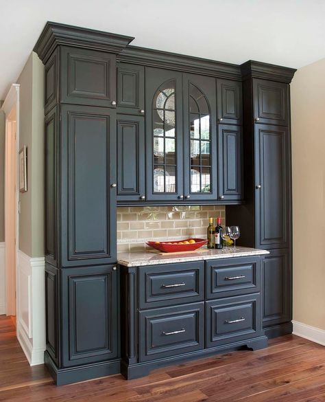 Rental Kitchen Decor, Kitchen Built In Hutch, Small Rental Kitchen, Kitchen Interior Inspiration, Kitchen Built Ins, Dining Room Built In, Built In Buffet, Kitchen Countertop Organization, Homestead Kitchen