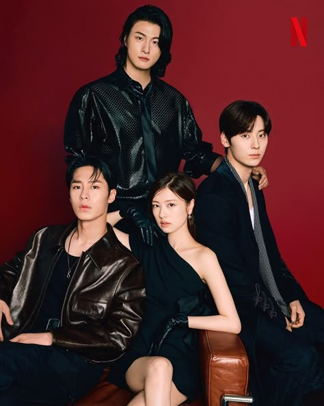 Shin Seung Ho, Korea Photoshoot, Family Photo Studio, Lee Jae-wook, Group Photography Poses, Lee Jae Wook, So Min, Alchemy Of Souls, Jae Wook