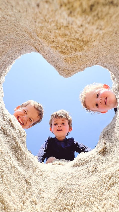 Family Beach Session Poses, Family Photo On The Beach, Sand Heart Photo, Toddler Beach Photos, Heart In Sand, Family Beach Pictures Poses, Fun Beach Pictures, Pictures At The Beach, Beach Photoshoot Family