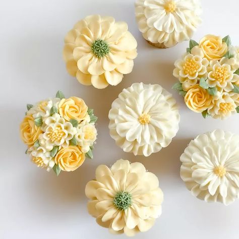 Engagement Party Cupcakes, Succulent Wedding Cakes, Engagement Cupcakes, Lemon Centerpieces, Lemon Themed Bridal Shower, Bridal Shower Desserts, Frosting Colors, Bridal Shower Cupcakes, Sugar Frosting