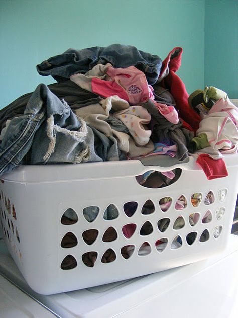 Great website for homemaking tips. Household Notebook, Laundry Room Inspiration, Washing Laundry, Clothes Basket, Doing Laundry, Home Organization Hacks, Store Organization, Laundry Hacks, Cleaning Organizing