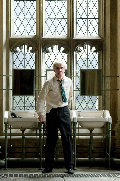 Draco Malfoy in Moaning Myrtle's bathroom Marauders Slytherin, Granger Hermione, Hery Potter, Scorpius And Rose, Fanfiction Recommendations, Drako Malfoy, Imprimibles Harry Potter, Slytherin Harry, Draco Malfoy Hot