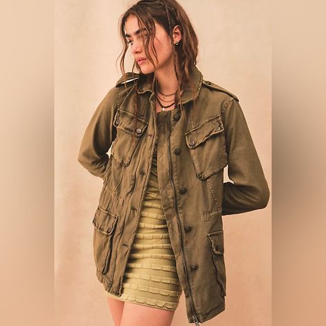 Nwt Free People Jacket! Beautiful Buttons And Multiple Pockets. Stile Boho Chic, Army Jacket, Free People Jacket, Free People Denim, Menswear Inspired, Model Fits, Cotton Jacket, Khaki Green, Crop Jacket