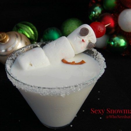 Sexy Snowman Martini Snowman Martini, White Chocolate Martini, White Chocolate Liqueur, Chocolate Martini, Christmas Friends, Vanilla Vodka, Martini Recipes, Chocolate Caliente, God Jul