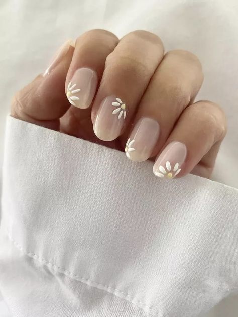 Round Minimalist Nails, Wedding Guest Nails Ideas Classy, Bridesmaids Nails, Recruitment Outfits, Milky Nails, Subtle Nails, Daisy Nails, Wedding Nail, Cute Gel Nails