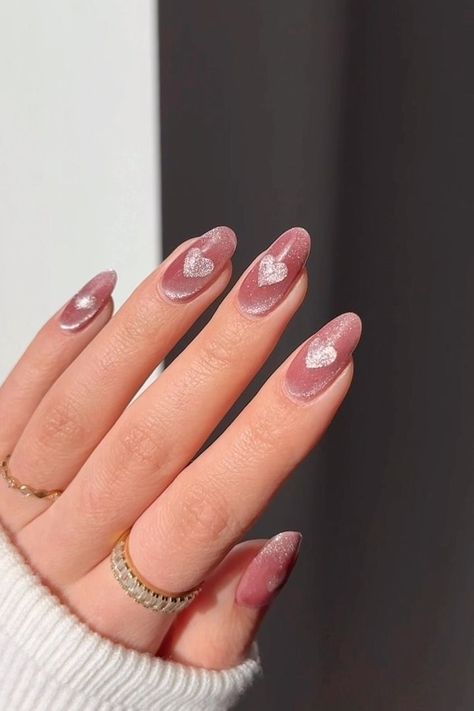 Cat Eye Polish, Cute Fall Nail Designs, Two Color Nails, Velvet Hearts, Cat Eye Nails Polish, Heart Nail Designs, Velvet Nails, Valentine Nail Art, Pinterest Nails