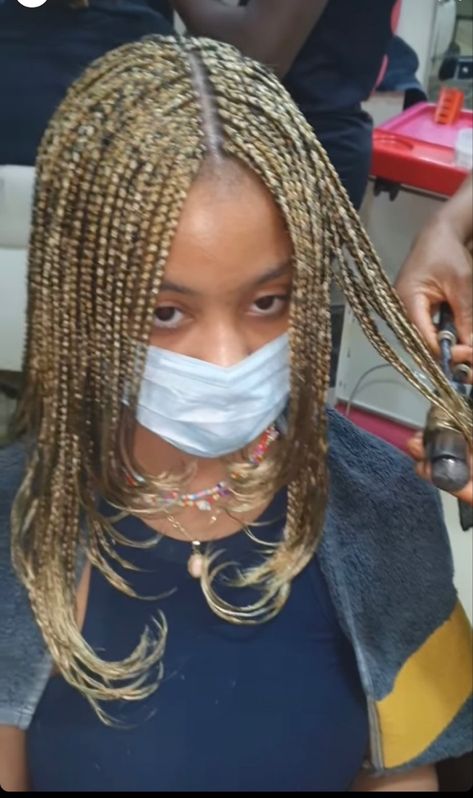 hair done @makemesalon on ig Wolfcut On Braids, 90s Braids Hairstyles Black Women, Layered Braids Hairstyles, Wolfcut Braids, Layered Braids Black Hairstyles, Wolf Cut Braids, Feathered Braids, Moesha Braids, 90s Braids Hairstyles