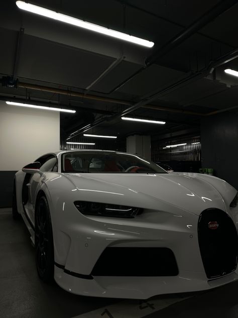 2023 white buggati chiron, red leather seats Buggati Chiron Sport 300+, Buggati Aesthetic, Buggati Tourbillon, Chiron Aesthetic, Bugatti Cars, Cars Luxury, Leather Seats, Bugatti Chiron, White Car