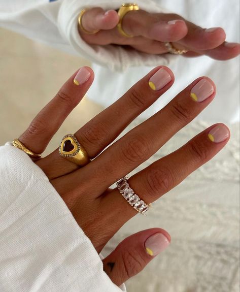 Short Nails Summer, Short Gel Nails, Subtle Nails, Summery Nails, Minimal Nails, July Nails, Cute Gel Nails, Nail Jewelry, Yellow Nails