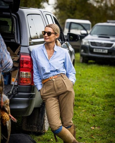 Country Road Clothing, Chic Farmer Outfit, Countryside Outfits Women, English Countryside Fashion Summer, British Outfits Women, Sloane Ranger Style, English Countryside Aesthetic Fashion, Agropeople Aestethic Outfits, Farm Chic Outfit