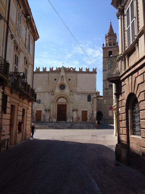 Teramo, Il Duomo. There's no place like home. Abbruzzo, Italy Teramo Italy, There's No Place Like Home, No Place Like Home, Barcelona Cathedral, Big Ben, Borders, Mood Board, Louvre, Italy