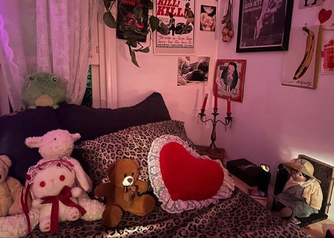 Grungette Room, Edgy Bedroom Aesthetic, Rockstar Gf Bedroom, Edgy Bedroom, College Dorm Room Inspiration, Room Redesign, Cute Room Ideas, Dream House Rooms, Redecorate Bedroom