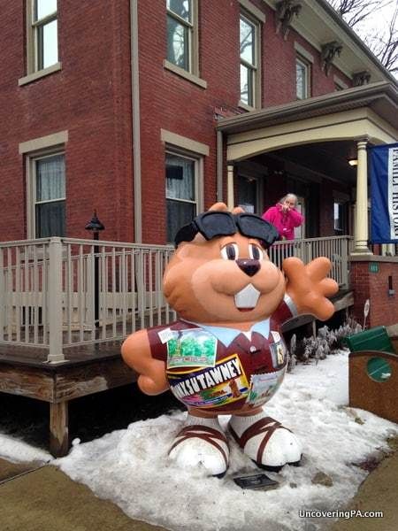 A Punxsutawney Phil statue outside of the Punxsutawney Historical Society Museum. Groundhog Day Movie, Ground Hogs, Harold Ramis, Punxsutawney Phil, Car Trip, In And Out Movie, Bill Murray, Groundhog Day, Historical Society