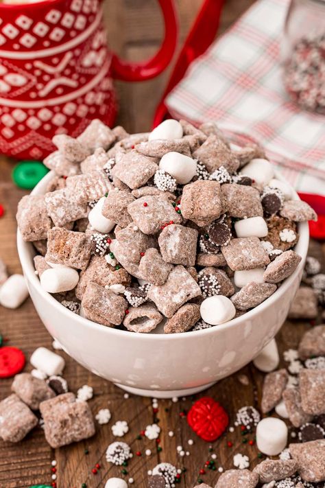 Chocolate Muddy Buddies, Muddy Buddies Recipe, Christmas Food Treats, Hot Cocoa Mix, Chex Mix Recipes, Muddy Buddies, Marshmallow Cream, Fall Snacks, Snack Mix Recipes