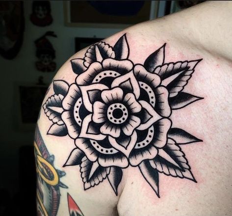 Old School Mandala Tattoo, Lotus Hand Tattoo, Traditional Tattoo Knee, Traditional Mandala Tattoo, Traditional Heart Tattoos, Underarm Tattoo, Traditional Heart, Mandala Flower Tattoos, Inner Bicep Tattoo