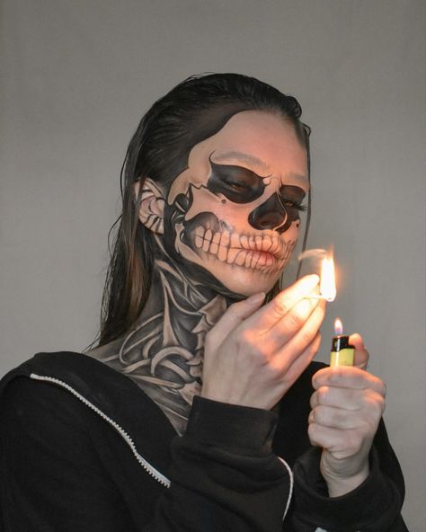 american horror story , tate langdon , skeleton , skull makeup , halloween Skull Make Up, Tate Ahs, Skull Face Makeup, Skull Halloween Costume, Creative Eyeliner, Horror Halloween Costumes, Creepy Halloween Makeup, Cool Halloween Makeup, Horror Makeup