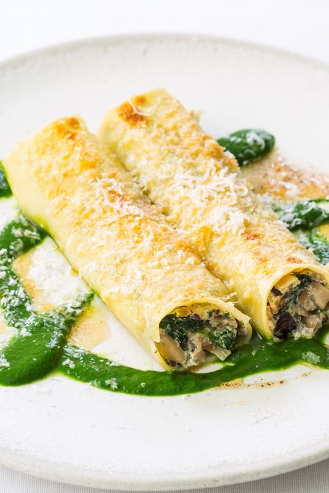 This stunning mushroom and ricotta cannelloni recipe makes a beautiful starter for a dinner party. Spinach Manicotti, Cannelloni Recipes, Filled Pasta, Great British Chefs, Alfredo Sauce Recipe, Pasta Casserole, Italian Dishes, Ravioli, Sauce Recipes