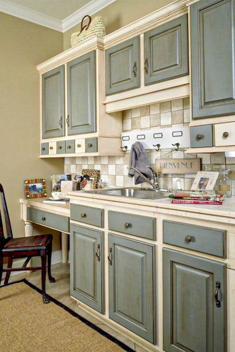 Kitchen Cabinet Doors Different Color Than Frame, Bishop Cabinets, Kichen Remodel, Two Toned Kitchen Cabinets, Two Tone Kitchen Cabinets, Серая Кухня, Painted Kitchen Cabinets Colors, Kabinet Dapur, Oak Kitchen Cabinets