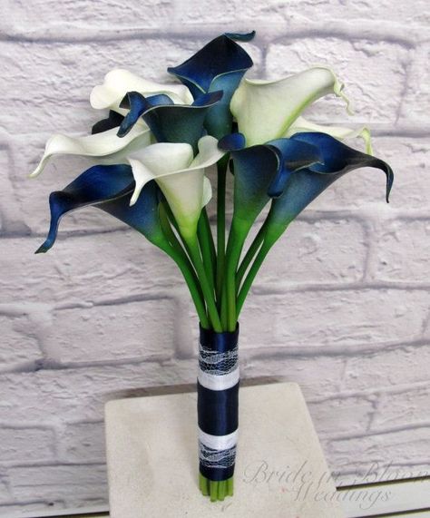 Navy Blue Wedding Bouquets, Bouquet Navy Blue, Calla Lily Wedding Bouquet, Flowers Blue And White, Lily Wedding Bouquet, Calla Lily Bouquet Wedding, Purple Bouquets, Mini Calla Lilies, Peacock Wedding Theme