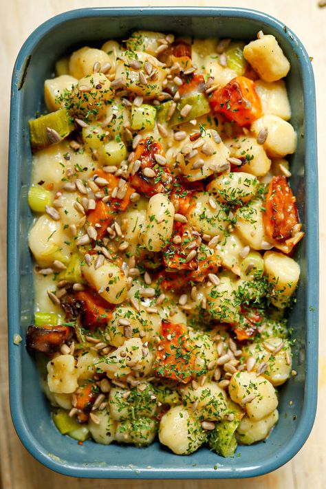 Leek Vegan, Vegan Traybake, Vegan Leek Recipes, Vegan Gnocchi, Vegan Winter Meals, Vegan Gnocchi Recipes, Winter Vegan Recipes, Winter Vegetarian Recipes, Lentils Vegan