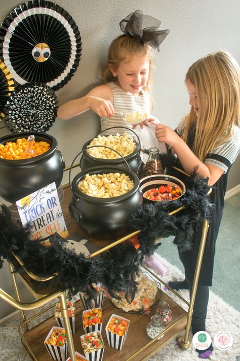 Kid's Halloween Party | Last Minute Halloween Movie Night | Halloween Play Date Halloween Popcorn Bar, Popcorn Hands, Movie Night Halloween, Halloween Movie Night Party, Treat Board, Halloween Party Activities, Halloween Popcorn, Halloween Movie Night, Halloween Printables Free