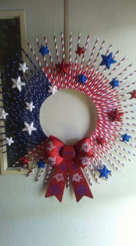 Uncle Sam Craft, Paper Straws Crafts, Fouth Of July Crafts, Patriotic Crafts Diy, 4th Of July Crafts, Straw Crafts, Americana Crafts, American Flag Wreath, Flag Wreath