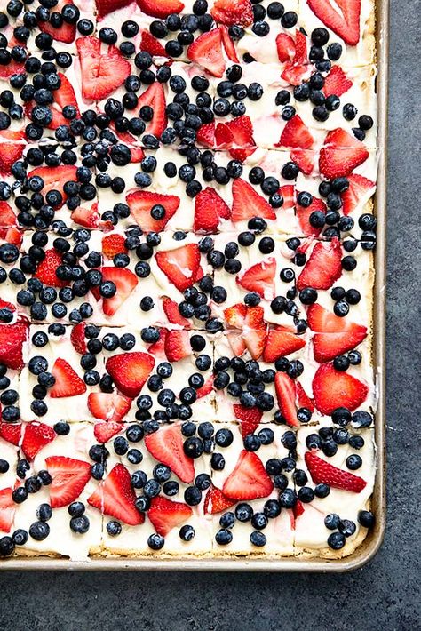 Sheet Pan Fruit Pizza, Recipes Using Marshmallows, Fruit Pizza Icing, Fruit Pizza Cookies, Fruit Pizza Frosting, Fruit Pizza Bar, Fruit Pizza Designs, Fruit Pizza Sugar Cookie Recipe, Pizza Fruit