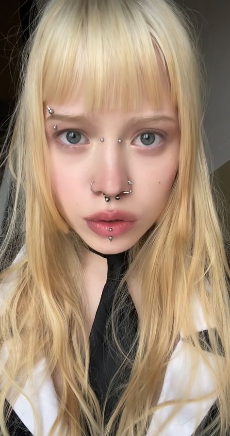 Piercing Eyes, Piercing Combinations Facial, Aesthetic Eyebrow Piercing, Piercing Combos Face, Both Eyebrows Pierced, Labret Piercing Aesthetic, Bridge Piercing Aesthetic, Cute Eyebrow Piercing, Central Labret Piercing