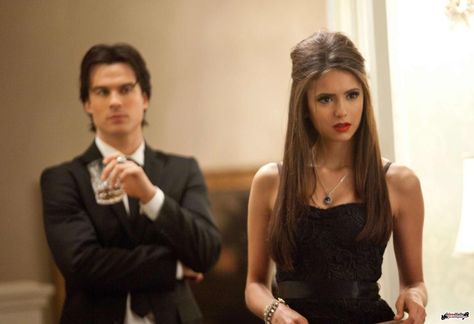 Photo of katherine&damon/2x07/masquerade for fans of Katherine and her boys. Katherine And Damon, Vampire Diaries Costume, Vampire Halloween Costume, Katerina Petrova, Vampire Diaries Seasons, Vampire Diaries Wallpaper, Vampire Diaries Cast, Katherine Pierce, Masquerade Ball