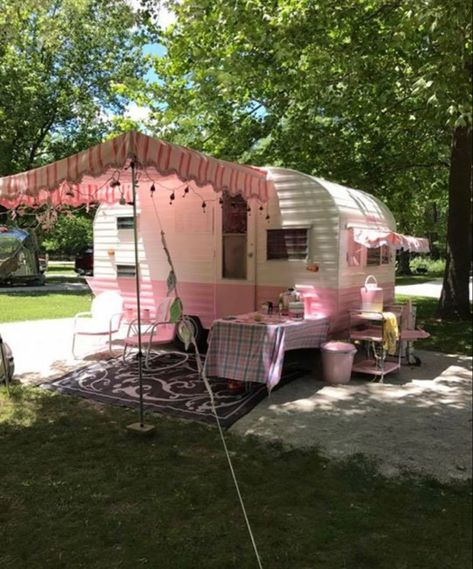 Pink Camper Van Interior, Trailer Exterior, Trailer Glamping, Vintage Camper Art, Aesthetic Future, Pink Camper, Trash Magic, Pink Trailer, Caravan Life