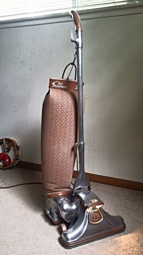 Vintage Vacuum Cleaner, Kirby Vacuum Cleaner, Kirby Vacuum, Vintage Appliances, Carpet Trends, Vintage Memory, Sweet Memories, Old Toys, How To Clean Carpet