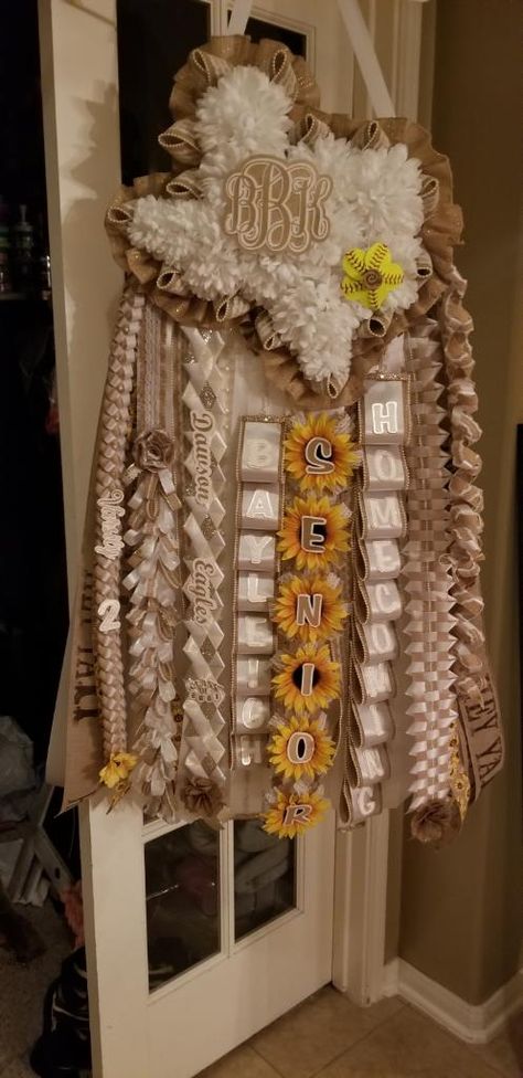 Big Mum, Big Homecoming Mums, Unique Homecoming Mums, Mums Homecoming Diy, Mums Homecoming Senior, Texas Mums, Homecoming Mums Senior, School Spirit Week, Homecoming Freshman