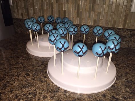 Hockey Cakepops Hockey Cake Pops, Lacrosse Cake Pops, Hockey Stick Cake Ideas, Ice Hockey Cake Ideas, Hockey Ice Cream Cake, Hockey Puck Cake Pops, Hockey Cakes, Senior Night, Cake Pops