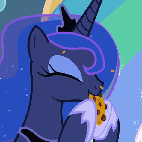 Cookie for Princess Broken English, Celestia And Luna, My Little Pony Princess, Nightmare Moon, Mlp Characters, Moon Princess, My Lil Pony, Princess Celestia, Princess Luna