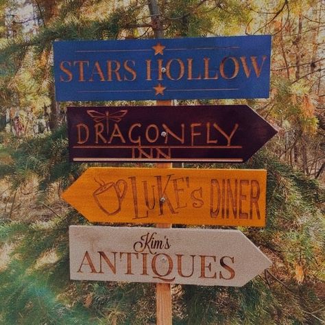 Gilmore Girls Stars Hollow, Gilmore Girls Party, Moses Malone, Dragonfly Inn, Gilmore Girls Luke, Gilmore Girl, Charles Barkley, Lorelai Gilmore, Directional Signs