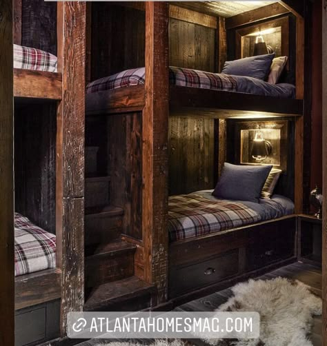 Hunting Lodge Bedroom, Rustic Bunkhouse, Cabin Bunks, Tiny Cabins Interiors, Rustic Bunk Beds, Bunk Room Ideas, Cabin Bunk Beds, Lodge Bedroom, Farm Bedroom