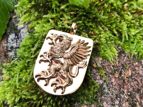 Griffin Gryphon Crest Mens Pendant Jewelry Gold or Sterling - Etsy Sweden Pendant Jewelry Gold, Heraldic Lion, Swedish Jewelry, Medieval Shield, Necklace Pendent, Texas Jewelry, Knight Shield, Medieval Shields, Gold Pendant Jewelry