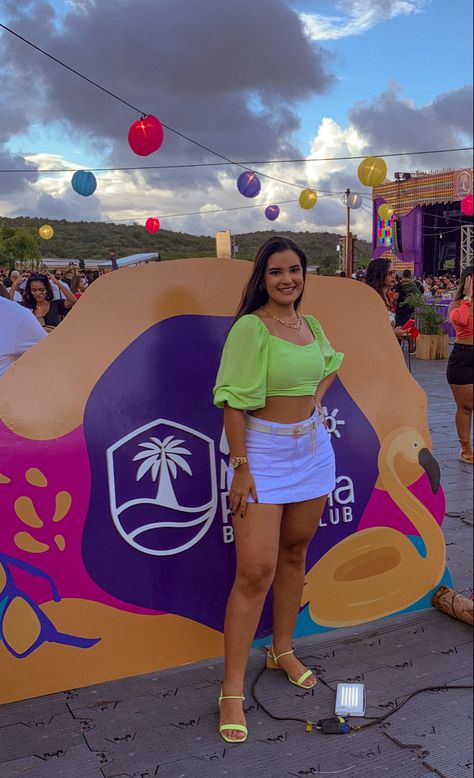 Look para show de pagode durante o dia Look Samba Prime, Look Samba, Look Festival, Looks Party, Festival Looks, Look Fashion, Jean Outfits, Cheer Skirts, Street Wear