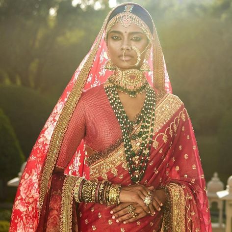 10 Designer Jewellery Pieces by Sabyasachi That Show Off His Collection Beautifully! Sabyasachi Sarees Price, Sabyasachi Lehenga Bridal, Sabyasachi Bridal, Sabyasachi Mukherjee, Sabyasachi Sarees, Sabyasachi Lehenga, Rani Haar, Evil Empire, Sabyasachi Jewellery