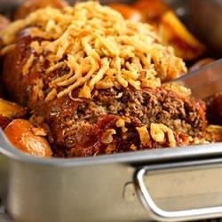 This easy to make meatloaf gets great flavor from French fried onions and condensed tomato soup...it takes just 10 minutes to make before you pop it in the oven...and it so good. Condensed Tomato Soup, Garlic Potatoes, French Fried Onions, Sloppy Joe, Meatloaf Recipes, Fried Onions, Beef Dishes, Roasted Potatoes, Tomato Soup