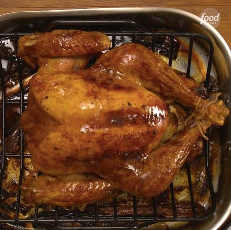 40M views · 47K reactions | How to Make a Butter-Blanketed Turkey | Stop everything! This turkey cooks in a blanket of BUTTER. Life. Made. Save the recipe: https://foodtv.com/468Vm85 | By Food Network | Facebook Food Network Turkey Recipe, Butter Blanketed Turkey Food Network, Alaska Food, Sweet Potato Waffles, Veggie Skewers, Italian Chopped Salad, Thankful Thanksgiving, Grilled Turkey, Turkey Time