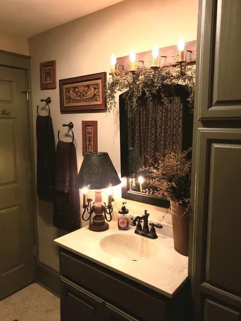 Primitive Farmhouse Bathroom, Glazing Cabinets, Gail Reeder, Colonial Bathroom, Pink House Interior, Primitive Bathroom Decor, Color Bathroom Design, Farmhouse Bathrooms, Primitive Bathroom