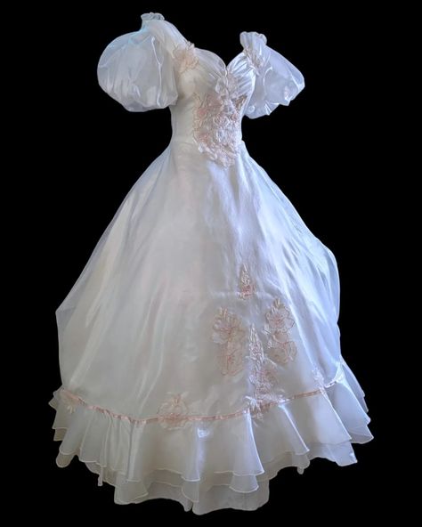 *SOLD* This vintage wedding dress from the 1980s reminds me so much of the dress Sarah wore when dancing with the Goblin King at the masquerade ball 😍 #vintage #wedding #weddingdress #vintageweddingdress #Labyrinth #davidbowie #sarah #puff #sleeves #romantic #1980s #dream Vintage Wedding Dress 80s, Wedding Dress 80s, 80s Wedding Dress, 1980s Wedding Dress, 1980s Wedding, Tangled Wedding, Masquerade Dress, The Goblin King, 80s Wedding