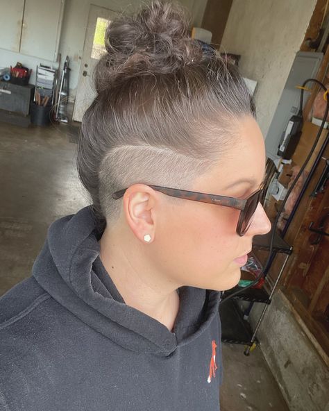 Long On Top Shaved Sides Women, Womens Undercut Long Hair Side Shave, Womens Hair Shaved Sides, Side Shave Long Hair Women, Side And Undercut Long Hair, Long Hair Shaved Sides Female Viking, Sides Of Head Shaved, Undercut With Shaved Sides, Undercut For Women Long Hair