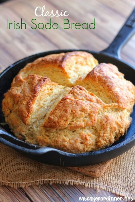 Classic Irish Soda Bread {So Yummy} - It tastes like a biscuit in bread form and you will be making it all year long. Type Of Bread, Irish Cooking, Holiday Snack, Cooking Tricks, Irish Stew, Bread Easy, Irish Soda, Hot Pockets, Irish Soda Bread