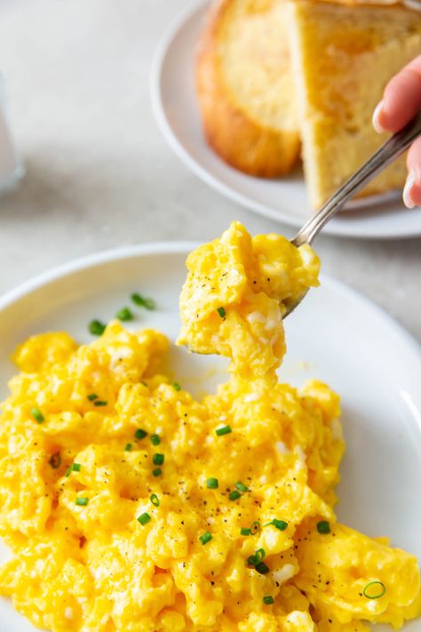 The best Scrambled Eggs Recipe! How to make scrambled eggs that are fluffy, soft and creamy. Make them for a crowd or to serve just one. An easy breakfast idea! Best Scrambled Eggs Recipe, Eggs In Air Fryer, Freeze Eggs, The Best Scrambled Eggs, Egg Restaurant, Egg Casseroles, Egg And Potato, Easy Scrambled Eggs, Sandwich Egg