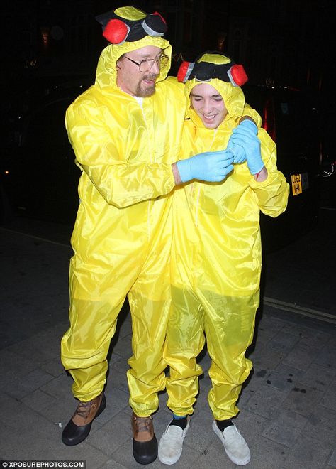 Guy Ritchie and son Rocco: Walter White and Jesse Pinkman from Breaking Bad http://dailym.ai/1wOtPUV #Halloween Walter White And Jesse Pinkman Costume, Breaking Bad Halloween Costume, Walter White Costume, Breaking Bad Halloween, Walter White And Jesse Pinkman, Fans Only, Celebrity Halloween, Halloween Ball, Halloween Couple