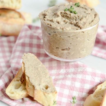 Creamy Mushroom Pate - CaliGirl Cooking Vegetarian Easter, Mushroom Pate, Vegetarian Appetizer, Impressive Appetizers, Pate Recipes, Easter Appetizers, Festive Appetizers, Vegetarian Thanksgiving, Holiday Eating